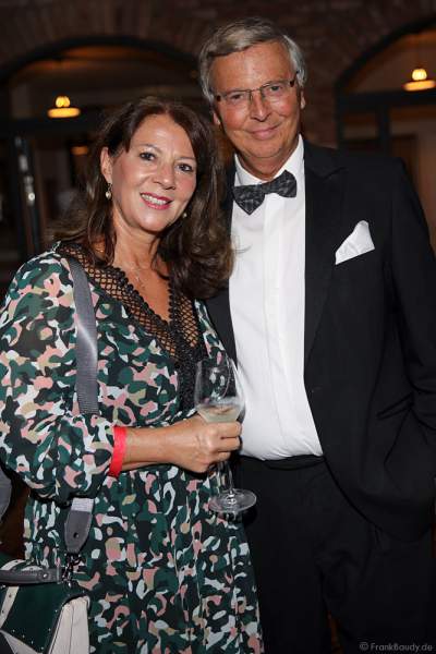 Wolfgang Bosbach mit Ehefrau Sabine Bosbach beim 70. Geburtstag des Europa-Park-Gründers Roland Mack am 12.10.2019 in Rust