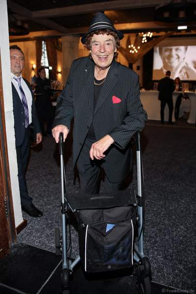 Tony Marshall mit Rollator beim 70. Geburtstag des Europa-Park-Gründers Roland Mack am 12.10.2019 in Rust