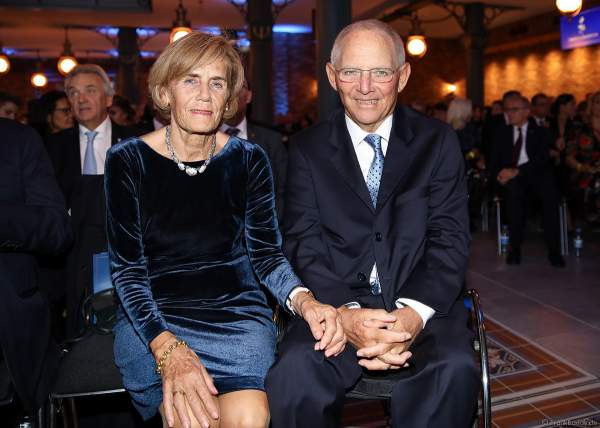 Wolfgang Schäuble und Ehefrau Ingeborg Schäuble beim 70. Geburtstag des Europa-Park-Gründers Roland Mack am 12.10.2019 in Rust