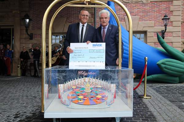 Spendenscheckübergabe beim 70. Geburtstag des Europa-Park-Gründers Roland Mack am 12.10.2019 in Rust