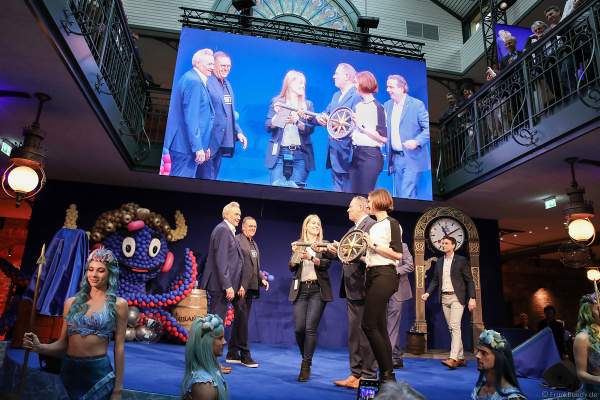 Schlüsselübergabe bei der Eröffnung der Wasserwelt RULANTICA am 28. November 2019 im Europa-Park