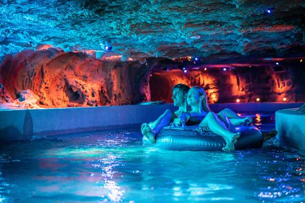 „Snorri´s Saga" führt in einem 250 Meter langen, gewundenen Kanal vorbei an den verschiedenen thematisierten Bereichen der Wasser-Erlebniswelt RULANTICA - Foto: Europa-Park