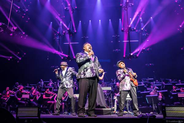 Al McKay`s Earth, Wind & Fire Experience bei Night of the Proms 2019 in der SAP Arena Mannheim