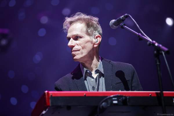 Rob Hyman der Gruppe THE HOOTERS bei Night of the Proms 2019 in der SAP Arena Mannheim