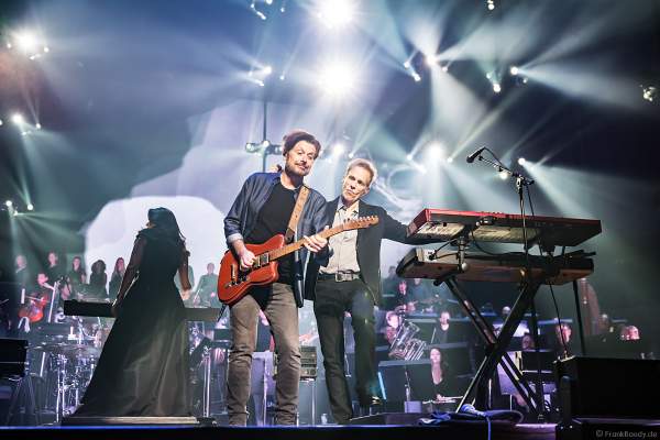 Eric Bazilian und Rob Hyman von den THE HOOTERS bei Night of the Proms 2019 in der SAP Arena Mannheim