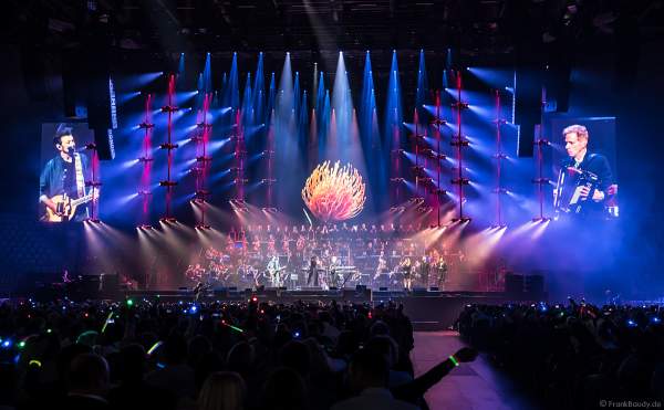 Eric Bazilian und Rob Hyman von den THE HOOTERS bei Night of the Proms 2019 in der SAP Arena Mannheim