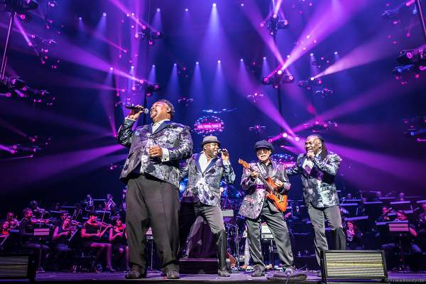 Al McKay`s Earth, Wind & Fire Experience bei Night of the Proms 2019 in der SAP Arena Mannheim