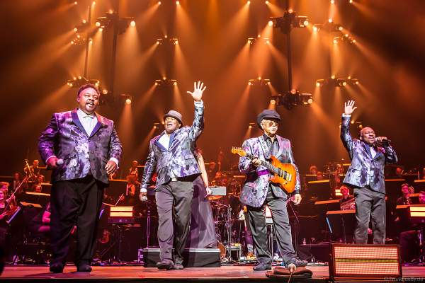 Al McKay`s Earth, Wind & Fire Experience bei Night of the Proms 2019 in der SAP Arena Mannheim
