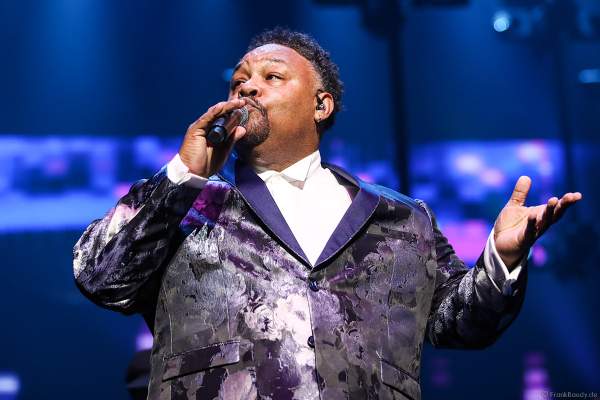 Al McKay`s Earth, Wind & Fire Experience bei Night of the Proms 2019 in der SAP Arena Mannheim