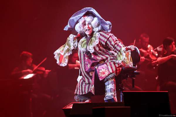 Natalie Choquette als Figaro bei Night of the Proms 2019 in der SAP Arena Mannheim