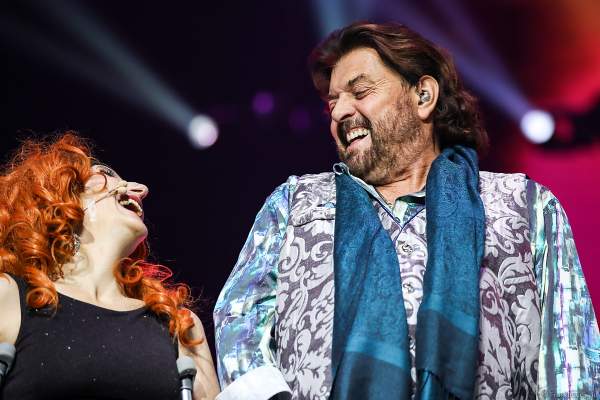 Natalie Choquette und Alan Parsons bei Night of the Proms 2019 in der SAP Arena Mannheim
