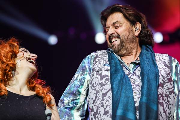 Natalie Choquette und Alan Parsons bei Night of the Proms 2019 in der SAP Arena Mannheim