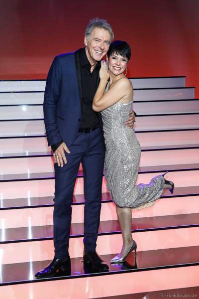 Moderatorteam Jörg Pilawa und Francine Jordi bei der Silvestershow 2019/2020 in der Baden-Arena - Messe Offenburg