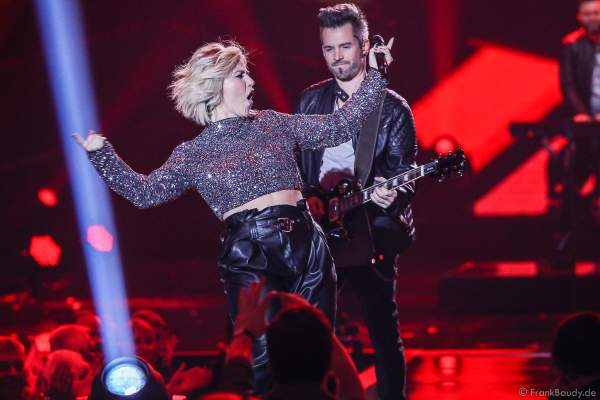 Schweizer Schlagersängerin Beatrice Egli bei der Silvestershow 2019/2020 in der Baden-Arena - Messe Offenburg