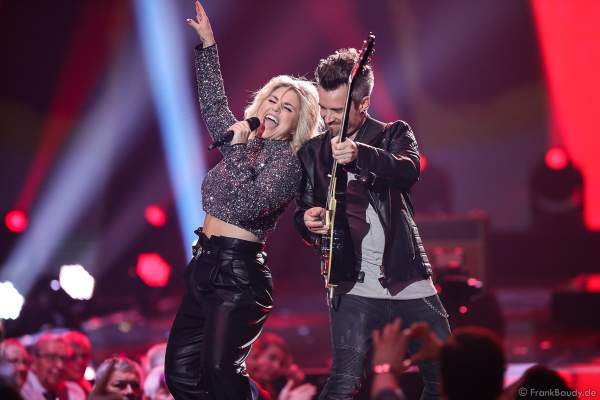 Schweizer Schlagersängerin Beatrice Egli bei der Silvestershow 2019/2020 in der Baden-Arena - Messe Offenburg