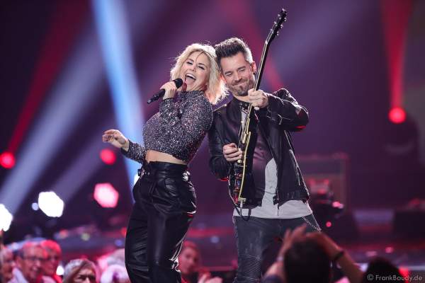 Schweizer Schlagersängerin Beatrice Egli bei der Silvestershow 2019/2020 in der Baden-Arena - Messe Offenburg