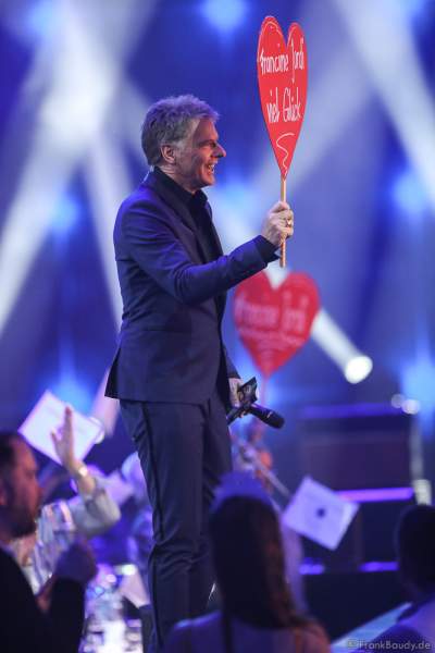 Jörg Pilawa als Fan von Francine Jordi bei der Silvestershow 2019/2020 in der Baden-Arena - Messe Offenburg