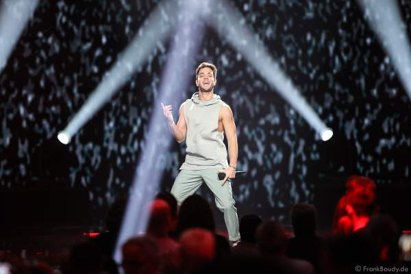 Schweizer Sänger Luca Hänni bei der Silvestershow 2019/2020 in der Baden-Arena - Messe Offenburg