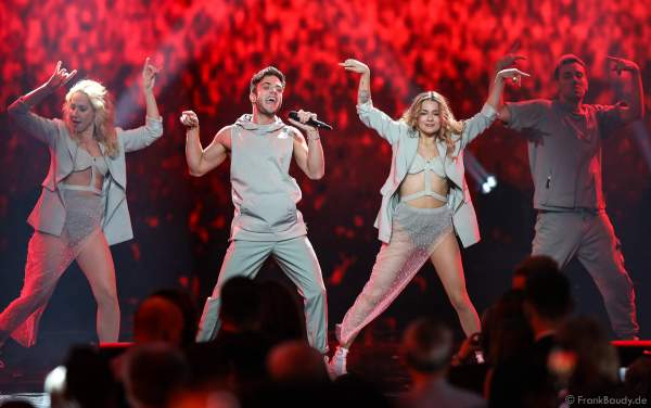 Schweizer Sänger Luca Hänni bei der Silvestershow 2019/2020 in der Baden-Arena - Messe Offenburg