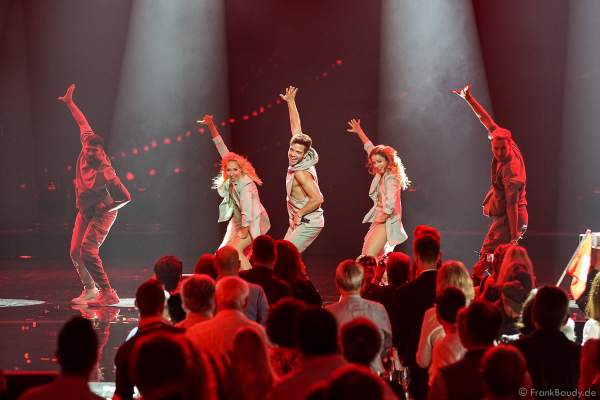 Schweizer Sänger Luca Hänni bei der Silvestershow 2019/2020 in der Baden-Arena - Messe Offenburg