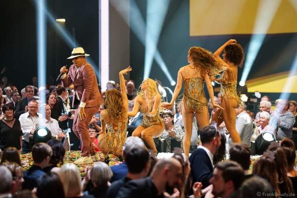 Lou Bega bei der Silvestershow 2019/2020 in der Baden-Arena - Messe Offenburg