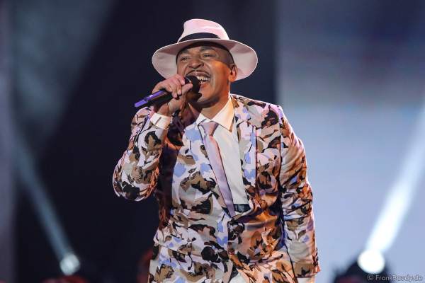 Lou Bega bei der Silvestershow 2019/2020 in der Baden-Arena - Messe Offenburg