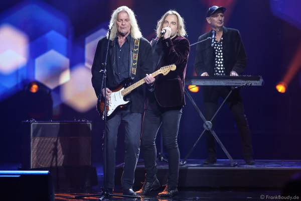 Münchener Freiheit mit Sänger Tim Wilhelm bei der Silvestershow 2019/2020 in der Baden-Arena - Messe Offenburg