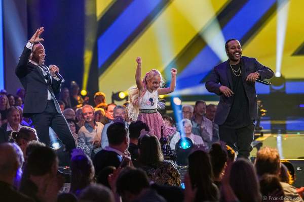 Norwegisches Pop-Rap- und Reggae-Duo mit Tshawe Baqwa und Yosef Wolde-Mariam bei der Silvestershow 2019/2020 in der Baden-Arena - Messe Offenburg