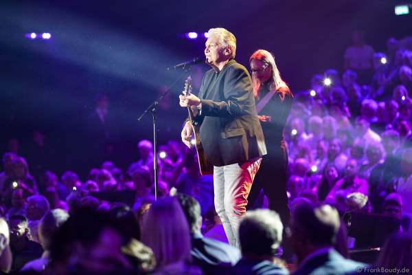 Rainhard Fendrich bei der Silvestershow 2019/2020 in der Baden-Arena - Messe Offenburg