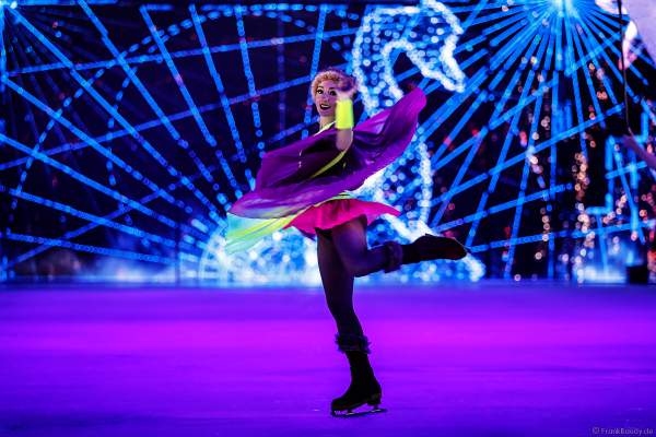 Traumhafte Kulisse mit Polarlichtern und Sternbildern bei der Eisshow SUPERNOVA von Holiday on Ice in der Festhalle Frankfurt und SAP Arena Mannheim 2019-2020