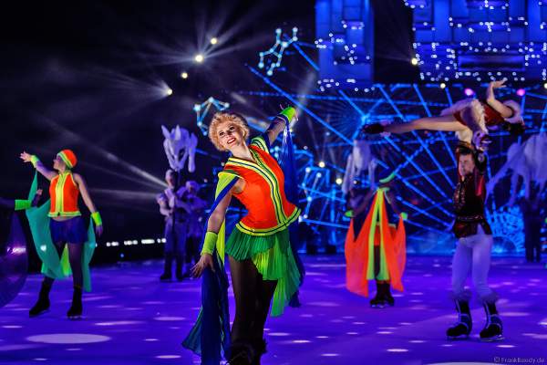 Traumhafte Kulisse mit Polarlichtern und Sternbildern bei der Eisshow SUPERNOVA von Holiday on Ice in der Festhalle Frankfurt und SAP Arena Mannheim 2019-2020