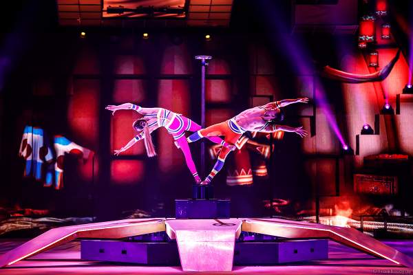 Taisia Bondarenko und Tim Yang bei der Eisshow SUPERNOVA von Holiday on Ice in der Festhalle Frankfurt und SAP Arena Mannheim 2019-2020