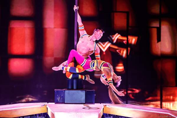 Taisia Bondarenko und Tim Yang bei der Eisshow SUPERNOVA von Holiday on Ice in der Festhalle Frankfurt und SAP Arena Mannheim 2019-2020