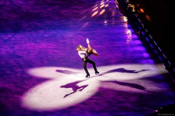 Sarah Lombardi und ihr Eislaufpartner Joti Polizoakis aus "Dancing on Ice" bei der Eisshow SUPERNOVA von Holiday on Ice in der Festhalle Frankfurt am 11. Januar 2020