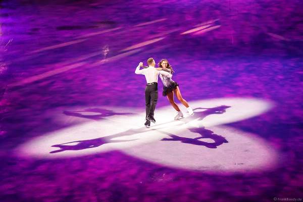 Sarah Lombardi und ihr Eislaufpartner Joti Polizoakis aus "Dancing on Ice" bei der Eisshow SUPERNOVA von Holiday on Ice in der Festhalle Frankfurt am 11. Januar 2020
