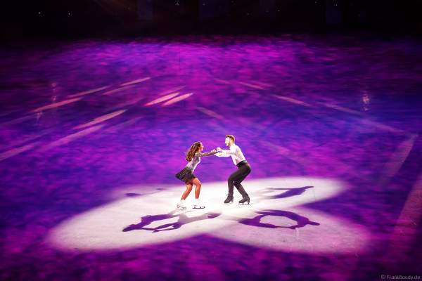 Sarah Lombardi und ihr Eislaufpartner Joti Polizoakis aus "Dancing on Ice" bei der Eisshow SUPERNOVA von Holiday on Ice in der Festhalle Frankfurt am 11. Januar 2020