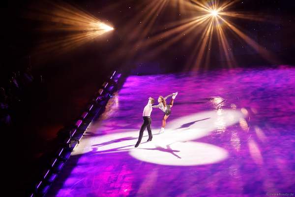 Sarah Lombardi und ihr Eislaufpartner Joti Polizoakis aus "Dancing on Ice" bei der Eisshow SUPERNOVA von Holiday on Ice in der Festhalle Frankfurt am 11. Januar 2020