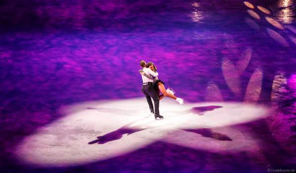 Sarah Lombardi und ihr Eislaufpartner Joti Polizoakis aus "Dancing on Ice" bei der Eisshow SUPERNOVA von Holiday on Ice in der Festhalle Frankfurt am 11. Januar 2020