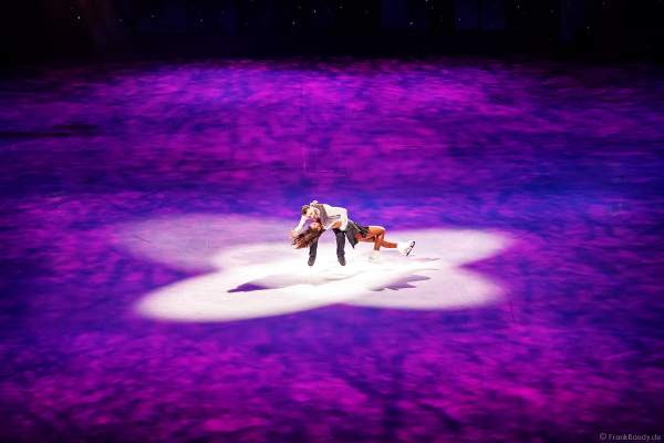Sarah Lombardi und ihr Eislaufpartner Joti Polizoakis aus "Dancing on Ice" bei der Eisshow SUPERNOVA von Holiday on Ice in der Festhalle Frankfurt am 11. Januar 2020