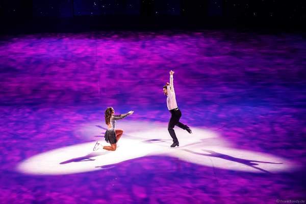 Sarah Lombardi und ihr Eislaufpartner Joti Polizoakis aus "Dancing on Ice" bei der Eisshow SUPERNOVA von Holiday on Ice in der Festhalle Frankfurt am 11. Januar 2020