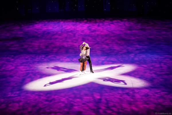 Sarah Lombardi und ihr Eislaufpartner Joti Polizoakis aus "Dancing on Ice" bei der Eisshow SUPERNOVA von Holiday on Ice in der Festhalle Frankfurt am 11. Januar 2020