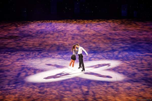 Sarah Lombardi und ihr Eislaufpartner Joti Polizoakis aus "Dancing on Ice" bei der Eisshow SUPERNOVA von Holiday on Ice in der Festhalle Frankfurt am 11. Januar 2020