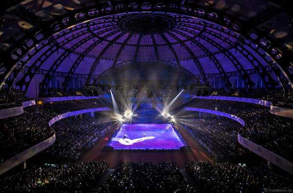 Sarah Lombardi und ihr Eislaufpartner Joti Polizoakis aus "Dancing on Ice" bei der Eisshow SUPERNOVA von Holiday on Ice in der Festhalle Frankfurt am 11. Januar 2020