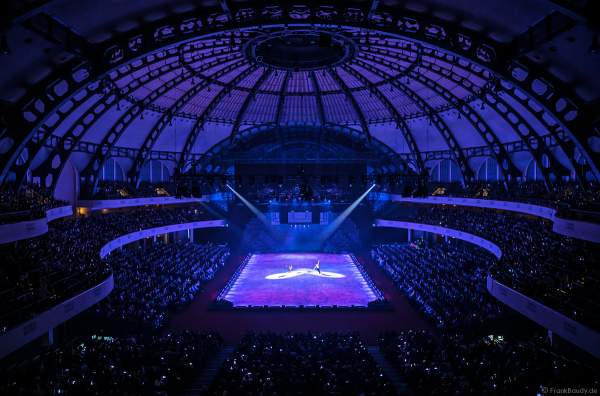 Sarah Lombardi und ihr Eislaufpartner Joti Polizoakis aus "Dancing on Ice" bei der Eisshow SUPERNOVA von Holiday on Ice in der Festhalle Frankfurt am 11. Januar 2020