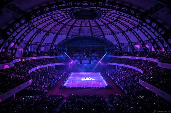 Sarah Lombardi und ihr Eislaufpartner Joti Polizoakis aus "Dancing on Ice" bei der Eisshow SUPERNOVA von Holiday on Ice in der Festhalle Frankfurt am 11. Januar 2020