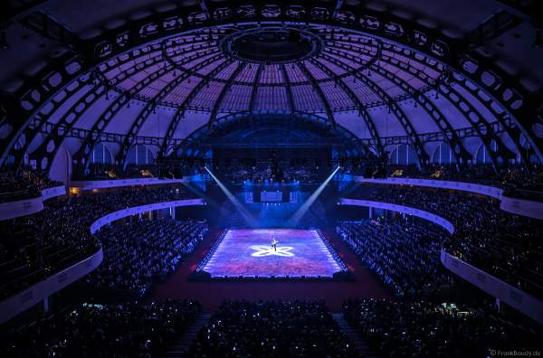 Sarah Lombardi und ihr Eislaufpartner Joti Polizoakis aus "Dancing on Ice" bei der Eisshow SUPERNOVA von Holiday on Ice in der Festhalle Frankfurt am 11. Januar 2020