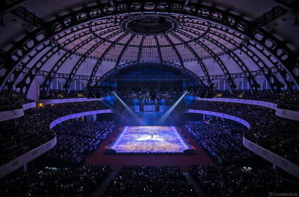 Sarah Lombardi und ihr Eislaufpartner Joti Polizoakis aus "Dancing on Ice" bei der Eisshow SUPERNOVA von Holiday on Ice in der Festhalle Frankfurt am 11. Januar 2020