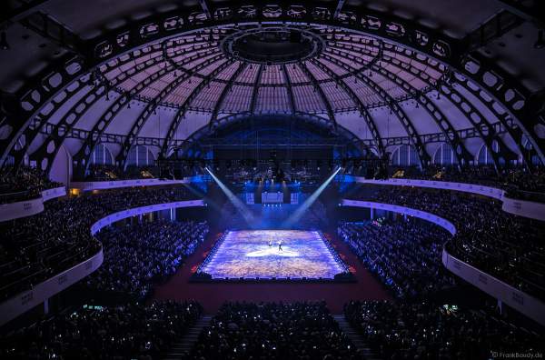 Sarah Lombardi und ihr Eislaufpartner Joti Polizoakis aus "Dancing on Ice" bei der Eisshow SUPERNOVA von Holiday on Ice in der Festhalle Frankfurt am 11. Januar 2020