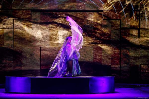 Taisia Bondarenko bei der Eisshow SUPERNOVA von Holiday on Ice in der Festhalle Frankfurt und SAP Arena Mannheim 2019-2020