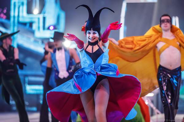 Patricia Kühne bei der Eisshow SUPERNOVA von Holiday on Ice in der Festhalle Frankfurt und SAP Arena Mannheim 2019-2020